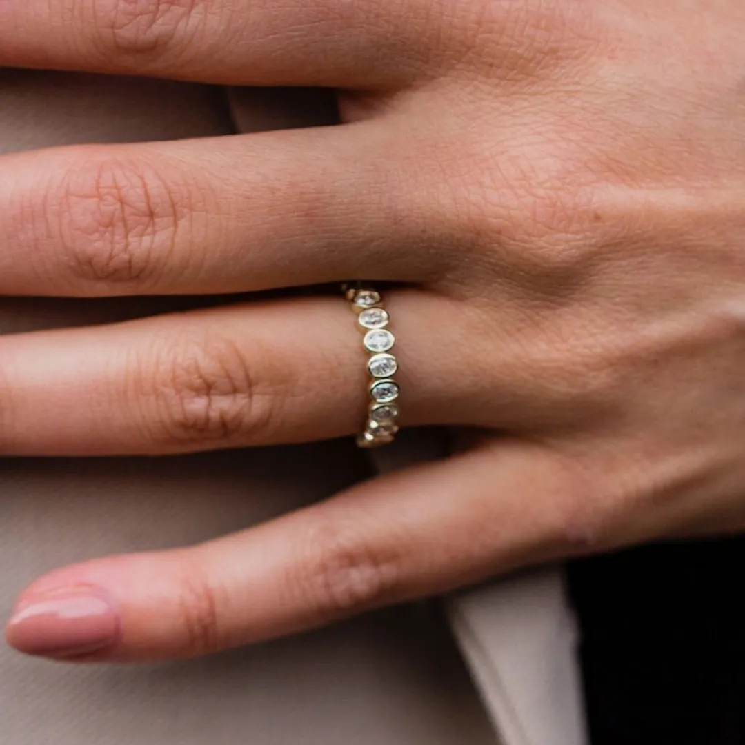 /public/photos/live/oval (2).webp